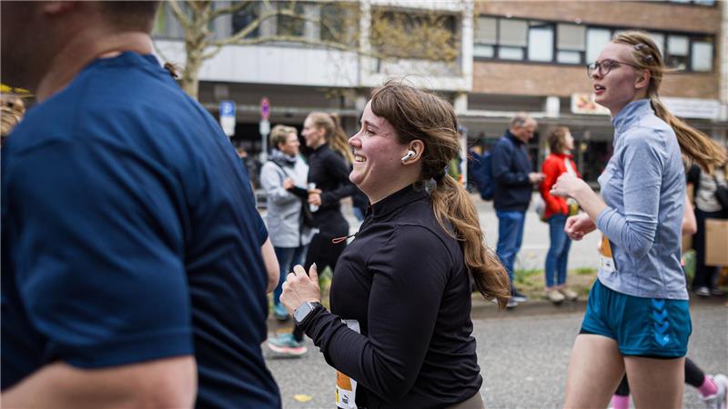 Beim Marathon in Hannover ist die Grünen-Politikerin Ricarda Lang in der Disziplin Halbmarathon gestartet. 
