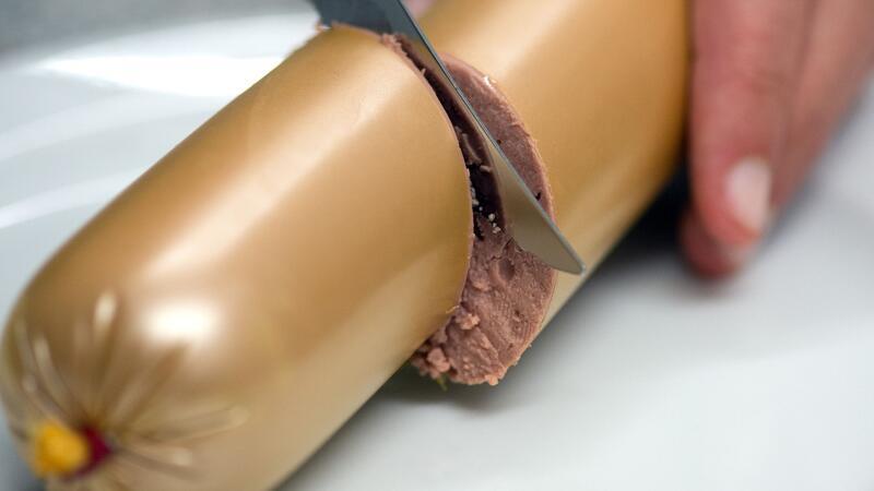 Streit um die Wurst: Pelle und Verschluss zählen mit Beim Oberverwaltungsgericht in Münster ging’s um die Wurst.