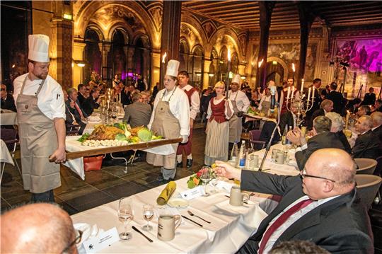 Beim Pancket wird traditionell rustikal aufgetafelt. Archivfoto: Schenk