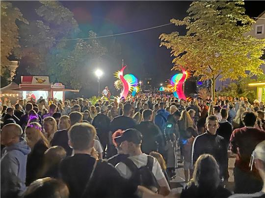 Beim Salz- und Lichterfest – hier der Bereich an der Weißen Brücke – herrscht oft großes Gedränge. Das zeugt von der Anziehungskraft des Festes, ist aber auch nicht immer jedermanns Sache. Archivfotos: Schlegel