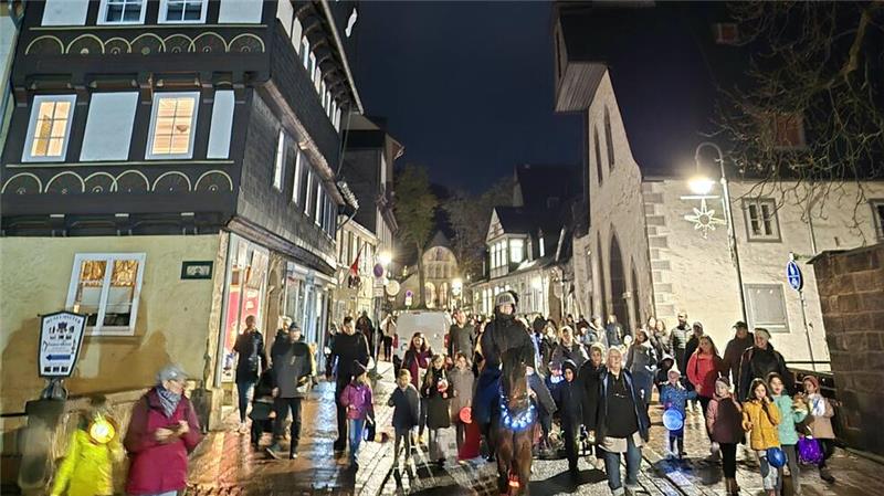 Beim Sankt-Martins-Umzug beteiligen sich rund 600 Menschen.