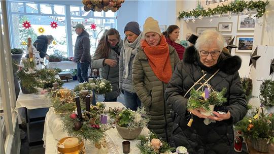 Beim Schneeflöckchenmarkt im Heimatmuseum findet jeder Besucher die passende Weihnachtsdekoration.