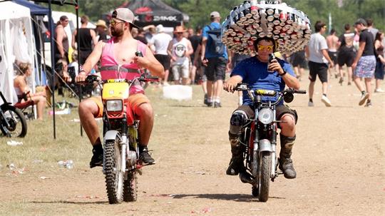 Beim Simson-Treffen in Zwickau kommt es auch auf das Outfit an. 
