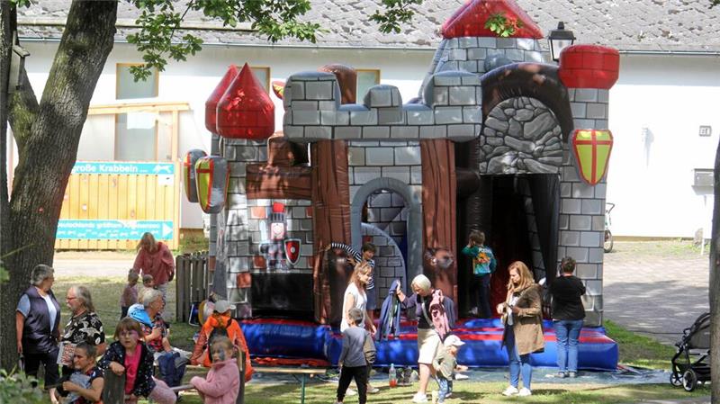 Beim "Sommer im Kurpark" (9. August) dürfen sich Kinder unter anderem auch wieder auf eine Hüpfburg freuen.