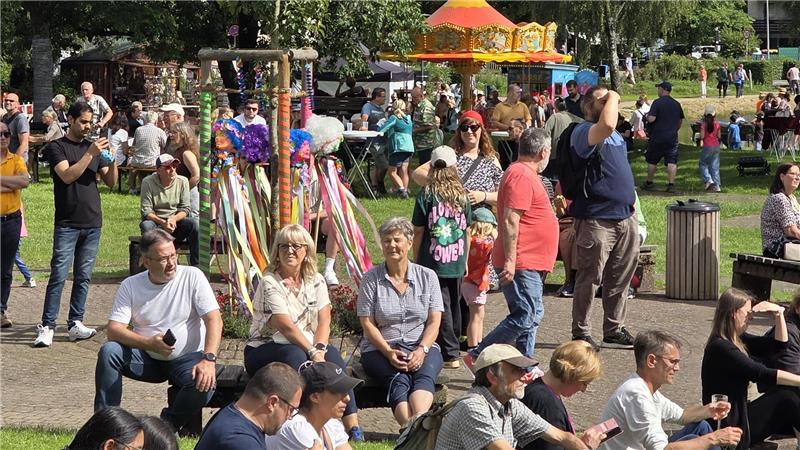 Feiern und Feste: Die Kaiserstadt in jeder Jahreszeit erleben Das Foto zeigt Besucher beim Sommerfest in Hahnenklee.