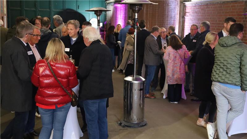 Unternehmer kommen in der „Alten Nudelei“ zusammen Beim Speed-Dating lernen sich die Unternehmer besser kennen.