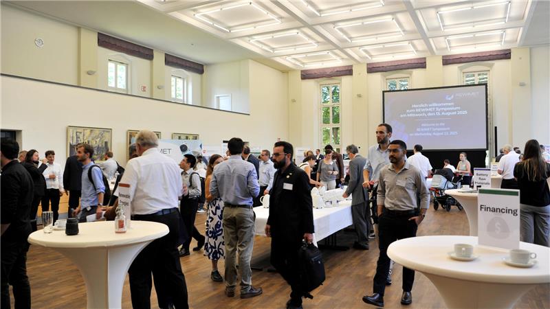 Beim Symposium in der Aula Academica steht der fachliche Austausch im Vordergrund.