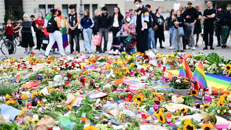 Beim Terroranschlag am Berliner CSD wurden eine Frau getötet und zahlreiche Menschen verletzt. 