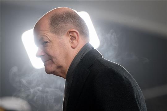 Beim Thema Rückführung von abgelehnten Asylbewerbern schlägt der Antrag einen deutlich zurückhaltenderen Ton an als Bundeskanzler Olaf Scholz.