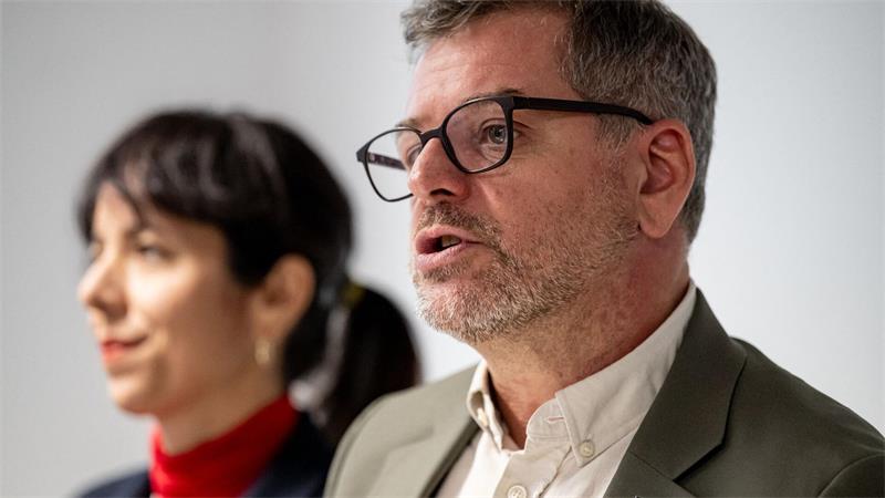 Rot-Grün-Rot in Berlin will enteignen und Müllproblem lösen Beim Thema Vergesellschaftung setzten sich Elif Eralp (Linke) und Werner Graf (Grüne) gegen die SPD-Verhandler durch.