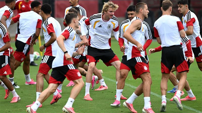 Beim Training der Nationalmannschaft wurde gleich auf Physis Wert gelegt.