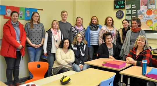 Beim Umgang miteinander macht auch der Ton ein Stück weit die Musik: Unter dem Dach der Goetheschule wird nach Ansicht des Kollegiums der Situation entsprechend gute Arbeit geleistet. Enge Räume und zu wenig Personal lassen jedoch oft nicht zu, dass alles nach Wunsch und Maßgabe läuft. Die Vorwürfe des Schulträgers gegen Rektorin Ute Kesten, viel zu spät über viel zu viele Erstklässler informiert zu haben, weisen die Lehrkräfte entschieden zurück. Foto: Heine