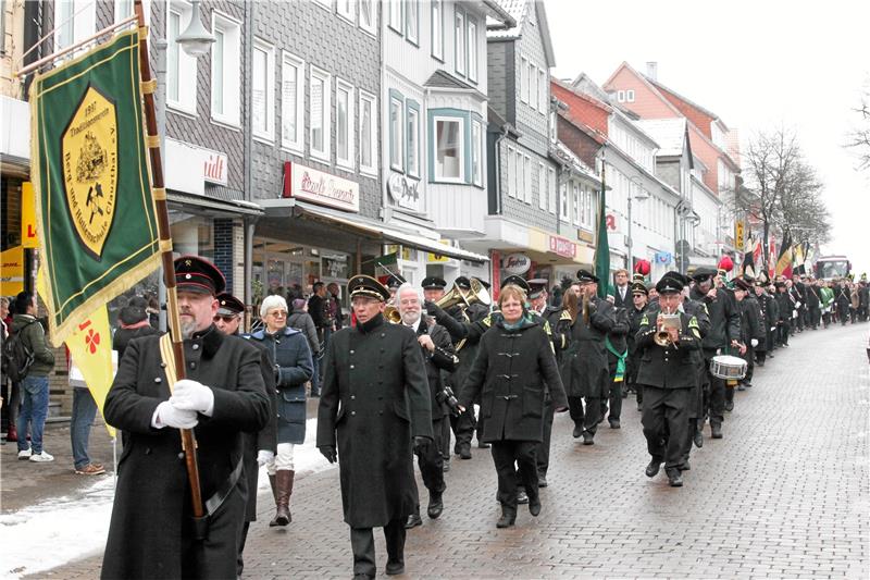 Beim Umzug des Bergdankfestes ziehen neben örtlichen Repräsentanten auch Bergleute aus anderen Städten durch Clausthal-Zellerfeld, wie hier im Jahr 2017. Archivbild: Bertram