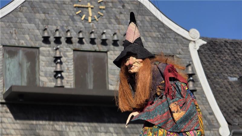 Beim Walpurgis-Fest übernehmen die Hexen das Kommando in der Stadt.