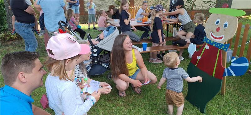 Beim Werfen hatten auch die kleinsten Festbesucher eine Chance.