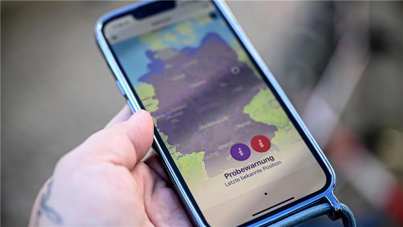 Beim bundesweiten Probealarm wird ganz Deutschland als Gefahrengebiet in der Katwarn-App angezeigt.