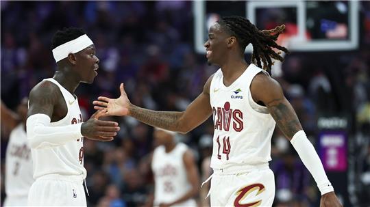 Beim deutlichen Erfolg gegen die Brooklyn Nets steuerte Dennis Schröder (l) für die Cleveland Cavaliers zwölf Punkte bei. (Archivbild)