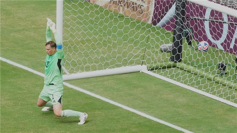 Doppelpacker Kane führt Bayern ins große WM-Duell mit Paris Beim ersten Gegentor kann Manuel Neuer die Fäuste nicht schnell genug in die Höhe reißen.