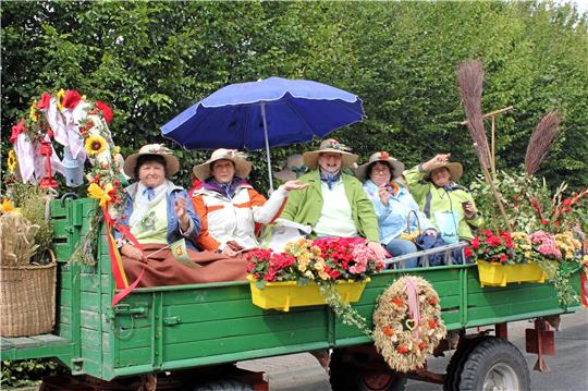 Beim großen Festumzug am Sonntag, 11. September, werden wieder alle Westeröder Vereine und Institutionen mitmachen, natürlich auch – wie hier im Jahr 2015 – die Landfrauen.  Archivfotos: Seltmann
