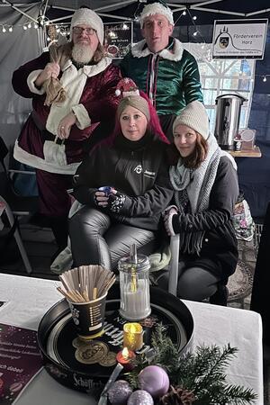 Die Clausthal-Zellerfelder erfinden ihren eigenen Weihnachtsmarkt Beim neu gegründeten Förderverein der Reservistenkameradschaft gibt es Grünkohltopf, aber auch stilechte Adventskostümierungen.