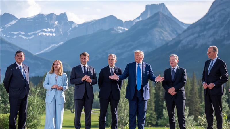 G7 stolpert in die neue Zeit mit Trump Beim traditionellen „Familienfoto“ der G7-Chefs war Trump noch dabei.