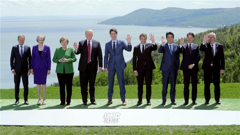 G7-Gipfel mit Trump: Das Fiasko von Kanada 2018 Beim traditionellen Familienfoto zeigten die Staats- und Regierungschefs sich gut gelaunt - doch später ließ US-Präsident Donald Trump den Gipfelkompromiss platzen. (Archivbild)