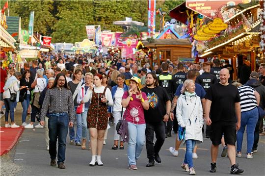 Beim traditionellen Herrenabend ist der Rummelplatz auf dem Osterfeld stets gut gefüllt. Foto: Epping
