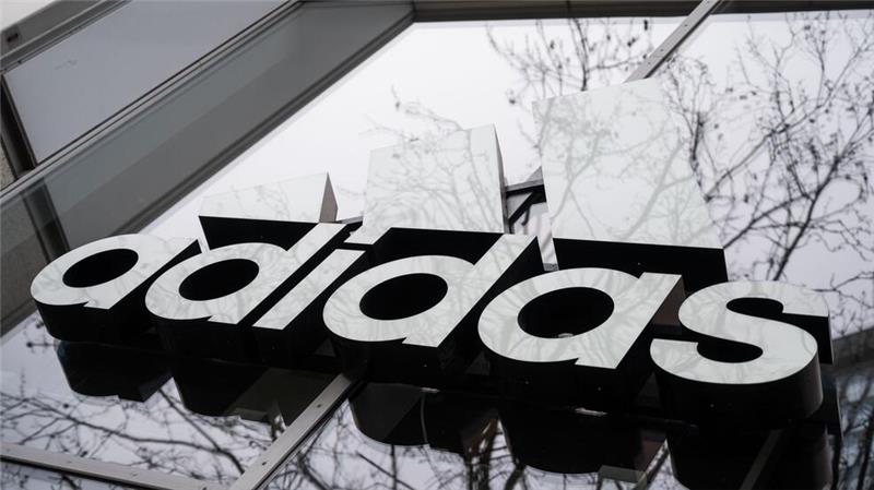 Adidas mit starkem Wachstum - Prognosen übertroffen Beim währungsbereinigten Wachstum und Betriebsergebnis schnitt Adidas besser ab als in Aussicht gestellt. (Archivbild)
