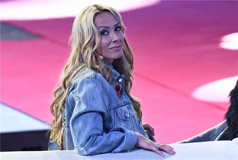 Cora Schumacher: Hier platzt gerade mein Traum Bekannt wurde Cora Schumacher durch ihre Ehe mit dem ehemaligen Rennfahrer Ralf Schumacher.