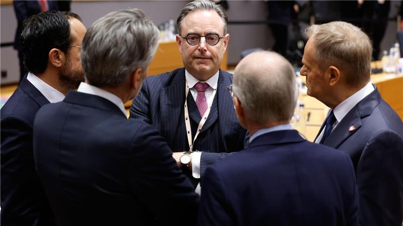 Belgiens Premier Bart De Wever will springen, wenn alle zusammen den Fallschirm stellen.