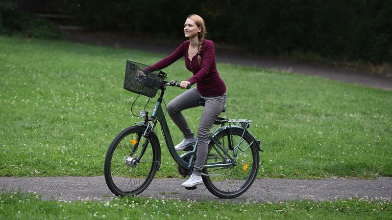 Beliebte Variante: Eine aufrechte Sitzposition eignet sich vor allem für kürzere Strecken.
