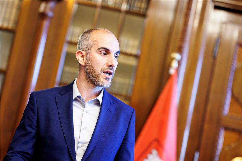 OB Onay eröffnet neue Unterkunft für Obdachlose Belit Onay, Oberbürgermeister von Hannover.