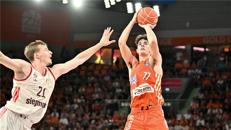 Bayern-Basketballer erkämpfen fünftes Finalspiel gegen Ulm Ben Saraf (r.) stand Ulm trotz des anstehenden NBA-Drafts zur Verfügung.