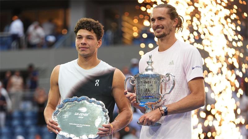 Genuss statt Stress: Zverevs neues Triumphgefühl Ben Shelton (l) verpasste den ersten amerikanischen Grand-Slam-Sieg eines männlichen Profis seit 2003.