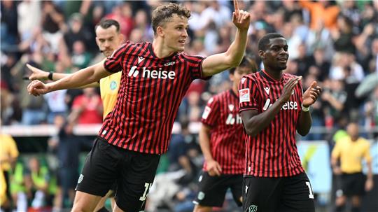 Benedikt Pichler (vorn) fehlt Hannover 96 wegen einer Knieverletzung. (Archivbild)