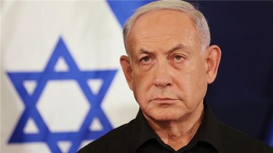 Benjamin Netanjahu, Ministerpräsident antwortet auf die Frage, ob er nach Ende der intensiven Kampfphase bereit sei, mit der Hamas eine Vereinbarung zu treffen, die eine Verpflichtung zur Beendigung des Krieges darstellen würde, mit Nein.