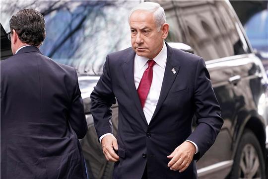 Benjamin Netanjahu, Ministerpräsident von Israel, trifft an der Downing Street für ein Treffen mit dem britischen Premierminister Sunak ein.