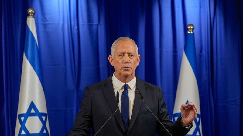 Benny Gantz verlässt wegen Meinungsverschiedenheiten über die Zukunft des Gazastreifens die in Israel gebildete Notstandsregierung.