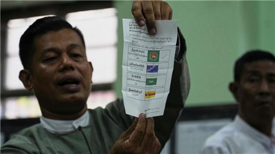 Beobachtern zufolge sollen viele Wähler von der Junta eingeschüchtert worden sein. 