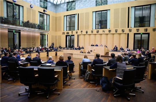 Beratungen im Bundesrat: Der Bundesrat muss dem Haushaltsfinanzierungsgesetz nicht zustimmen, könnte aber Einspruch einlegen.