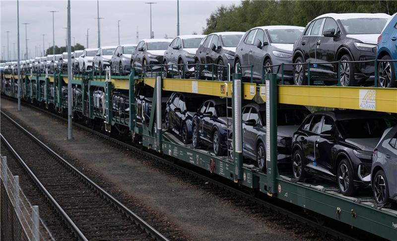 Autoabsatz in EU erholt sich von Engpässen Bereit zur Auslieferung: E-Autos von VW in Zwickau.