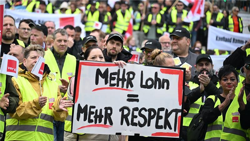 Verdi kündigt neue bundesweite Warnstreiks im Handel an Bereits Mitte Mai beteiligten sich Tausende an den Warnstreiks im Handel, unter anderem in Dortmund.