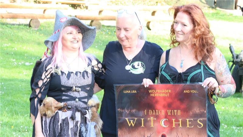 Bereits am Dienstag wurden an der Schäderbaude in Wolfshagen einige Hexen aus Po...