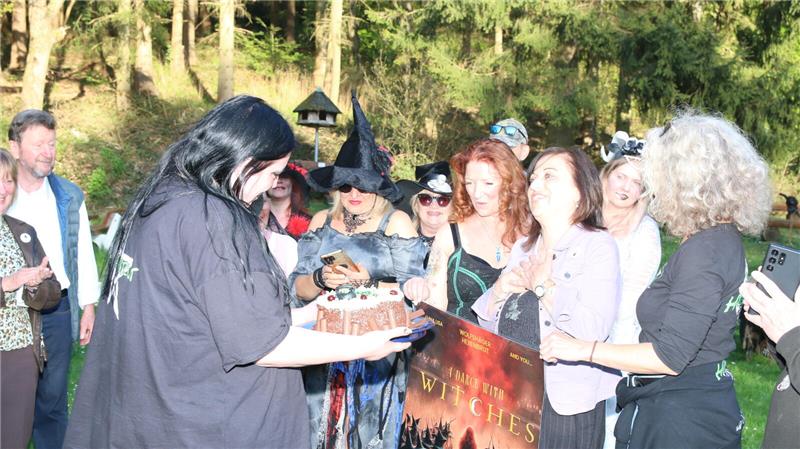 Bereits am Dienstag wurden an der Schäderbaude in Wolfshagen einige Hexen aus Po...