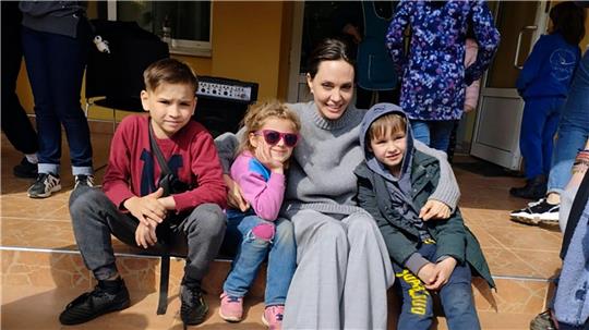 Bereits bei ihrem ersten Besuch kurz nach Kriegsbeginn erregte US-Schauspielerin Angelina Jolie großes Aufsehen. (Archivbild)
