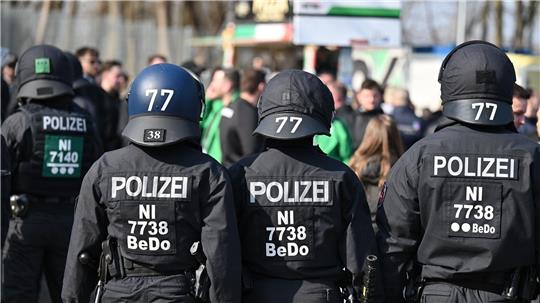 Bereits heute kommen bei der Polizei in spezialisierten Einheiten individuelle taktische Kennzeichnungen zum Einsatz. (Symbolbild)