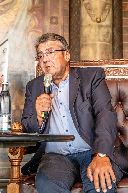 Bereits im vergangenen Jahr gefällt Sigmar Gabriel beim Musikfest als Erzähler in der Pfalz. Damals ging’s um den Karneval der Tiere. Archivfoto: Schenk