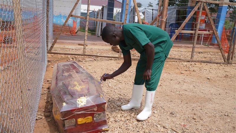 Bereits mehr als 2.000 Menschen starben im Kongo an Ebola. (Archivbild)