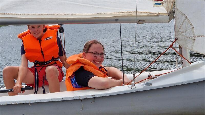 350 Kinder nutzen Oberharzer Ferienprogramm im Sommer Bereits nach einem Tag im Segelboot haben die Kinder und Jugendlichen alles im Griff. Sie segeln wie Profis.