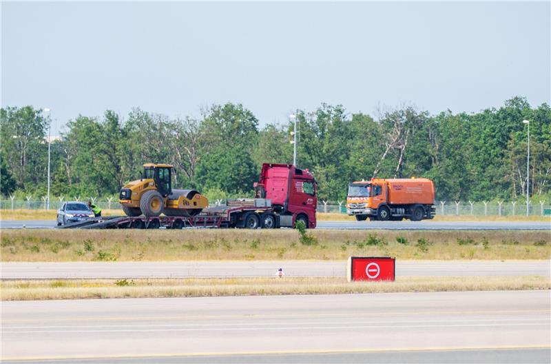 Flughafen Frankfurt schließt kurzzeitig sanierte Landebahn Bereits nach wenigen Betriebsstunden musste eine frisch sanierte Landebahn auf dem Frankfurter Flughafen kurzzeitig wieder geschlossen werden.